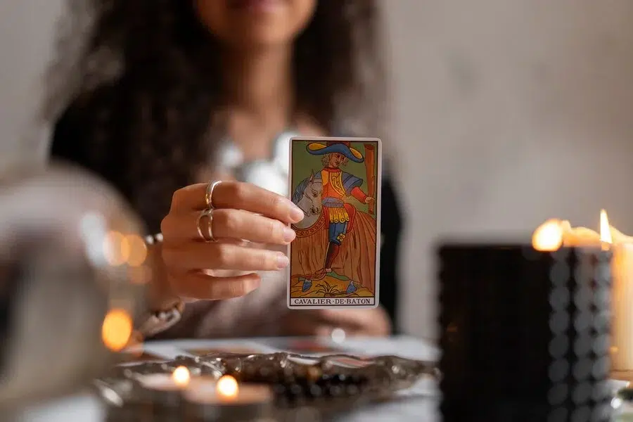 Como o tarot dá acesso ao inconsciente segundo a Alquimia